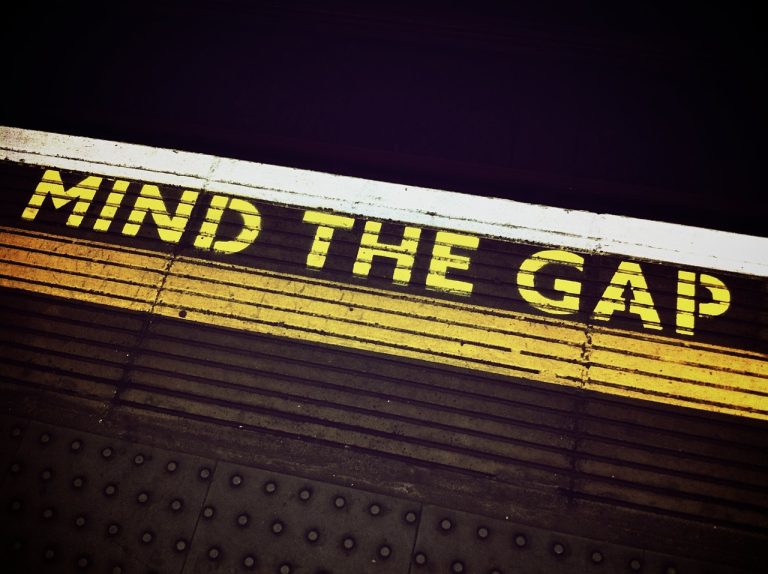 mind the gap, london, underground